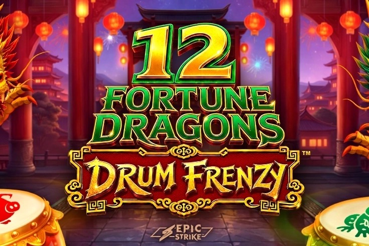 Pantalla de la tragamonedas 12 Fortune Dragons Drum Frenzy V94 de Circular Arrow, con dragones dorados, linternas rojas y tambores chinos
