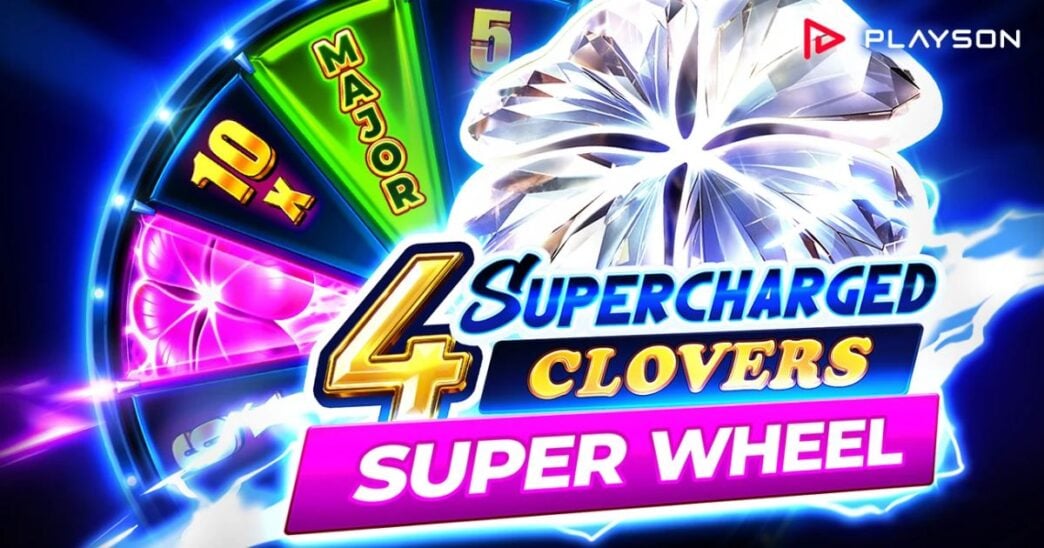 Arte promocional de la tragamonedas 4 Supercharged Clovers: Super Wheel de Playson, con tréboles, monedas y la rueda de bono Super Wheel