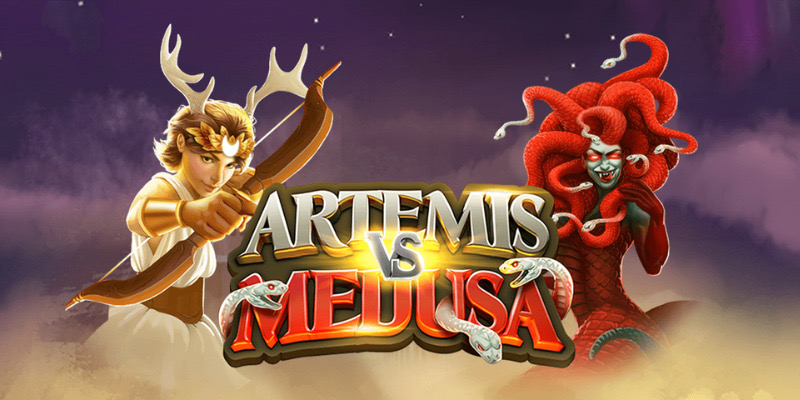 Arte oficial de la tragamonedas Artemis vs Medusa de Quickspin, con la diosa Artemis enfrentando a la Gorgona Medusa bajo una luna llena en el Monte Olimpo