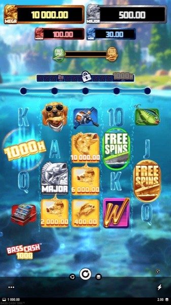 Arte oficial de Bass Cash 1000 V94, de Alchemy Gaming, con el perro mascota Winston de lentes oscuros pescando en un lago lleno de burbujas y peces con valor en dinero