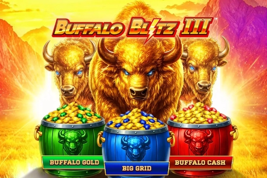 Carretes de la tragamonedas Buffalo Blitz III con búfalos dorados y símbolos de vida salvaje