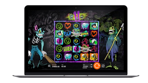 Arte oficial de la tragamonedas Chaos Crew 2 de Hacksaw Gaming, con grafiti urbano y mascotas gato y calavera