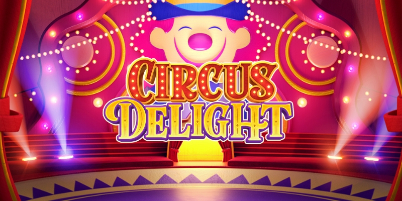 Arte oficial de la tragamonedas Circus Delight de PG Soft, con payasos, animales de circo y una carpa de feria de fondo