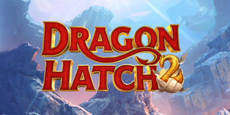 Pantalla de la tragamonedas Dragon Hatch 2 de PG Soft, con dragones bebé y huevos sobre un tablero de 5x5 en las montañas de Fulroya