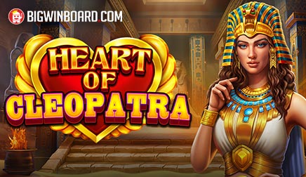 Pantalla de la tragamonedas Heart of Cleopatra de Pragmatic Play con una cuadrícula de 7x7, jeroglíficos y símbolos egipcios dorados