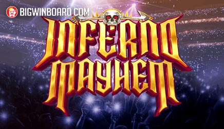 Pantalla de la tragamonedas Inferno Mayhem de PG Soft, con el escenario de un concierto de rock en llamas y wilds multiplicadores