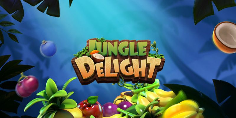 Pantalla de la tragamonedas Jungle Delight de PG Soft, con un lémur animado entre símbolos de frutas en la selva