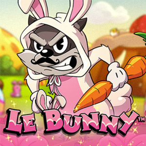 Pantalla de la tragamonedas Le Bunny de Hacksaw Gaming, con el mapache Smokey vestido de conejo de Pascua entre flores y huevos decorados