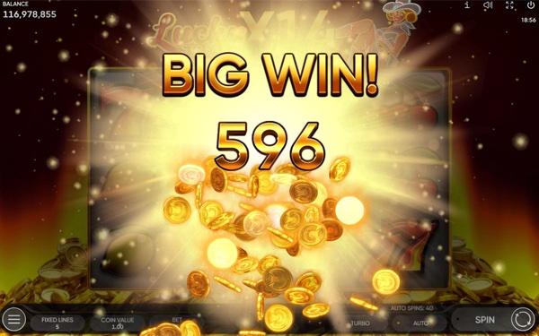 Cuadrícula clásica 3x3 de la tragamonedas Lucky Streak X, con símbolos de frutas y siete dorado sobre fondo de monedas de oro