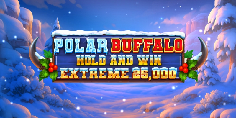 Pantalla de la tragamonedas Polar Buffalo Extreme Hold and Win 25000 de BoomingGames, con un búfalo con gorro de Santa Claus en un escenario nevado de viejo oeste