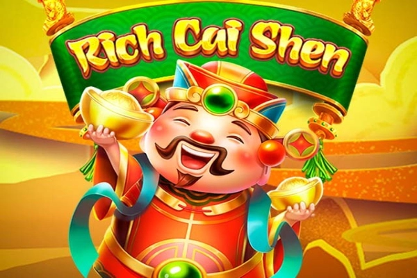 Arte de Rich Caishen de Spadegaming, con el dios chino de la riqueza rodeado de lingotes de oro y sobres rojos