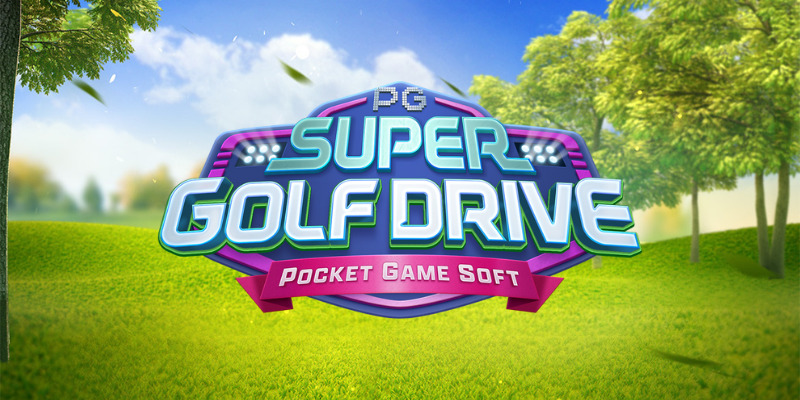Captura de pantalla de la tragamonedas Super Golf Drive de PG Soft, con un campo de golf y una cuadrícula dinámica de símbolos