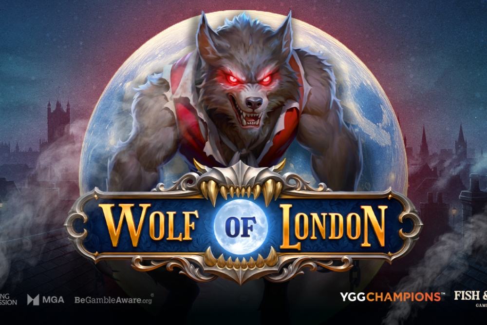 Pantalla de la tragamonedas Wolf of London, con un hombre lobo entre la niebla de las calles victorianas de Londres