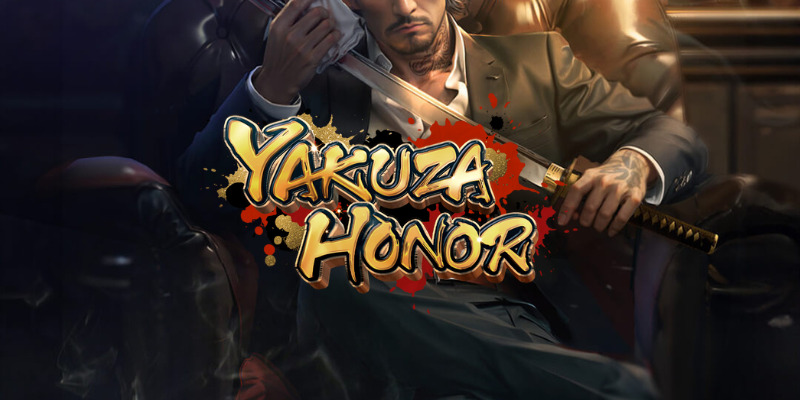 Arte oficial de la tragamonedas Yakuza Honor de PG Soft, con un jefe yakuza tatuado y estética del bajo mundo japonés